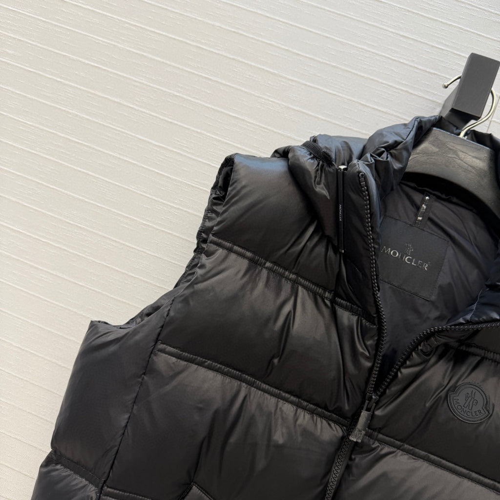 Moncler Fluidite Hooded Down Gilet