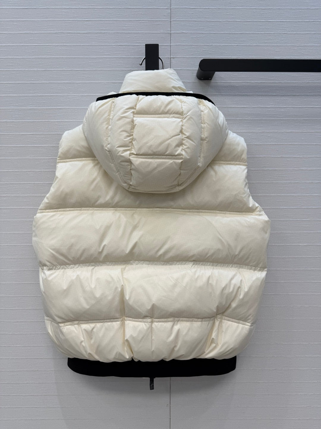 Moncler Fluidite Hooded Down Gilet