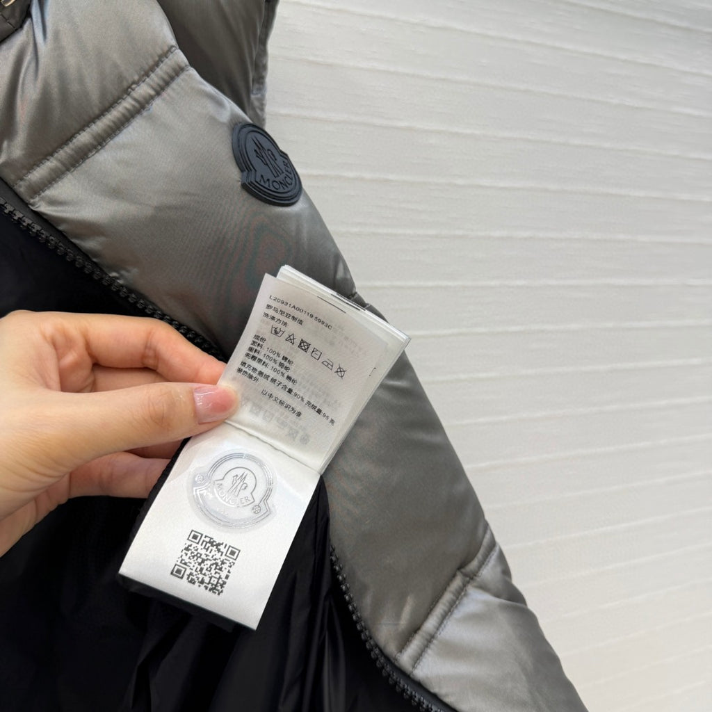 Moncler Fluidite Hooded Down Gilet