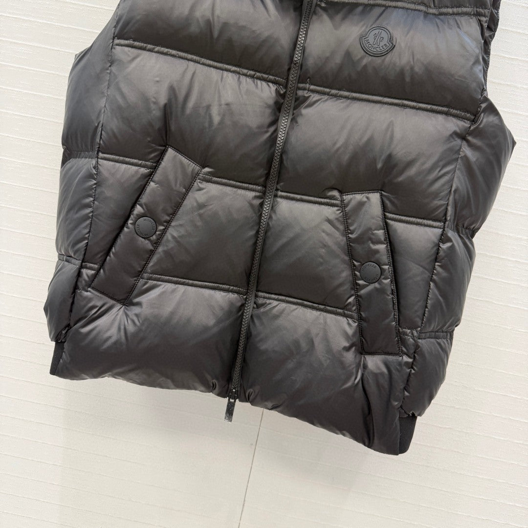 Moncler Fluidite Hooded Down Gilet
