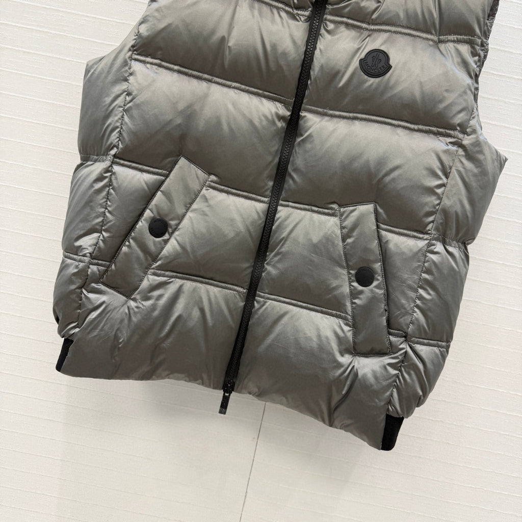 Moncler Fluidite Hooded Down Gilet